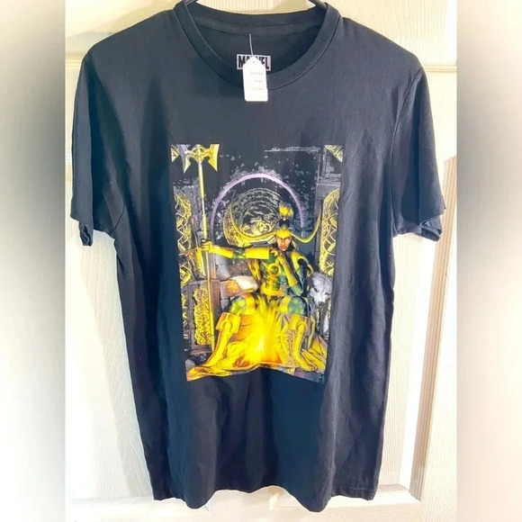 Marvel - Loki on  Throne - Small T Shirt - BNWT 🦌🐦‍⬛🐍 - Picture 1 of 6